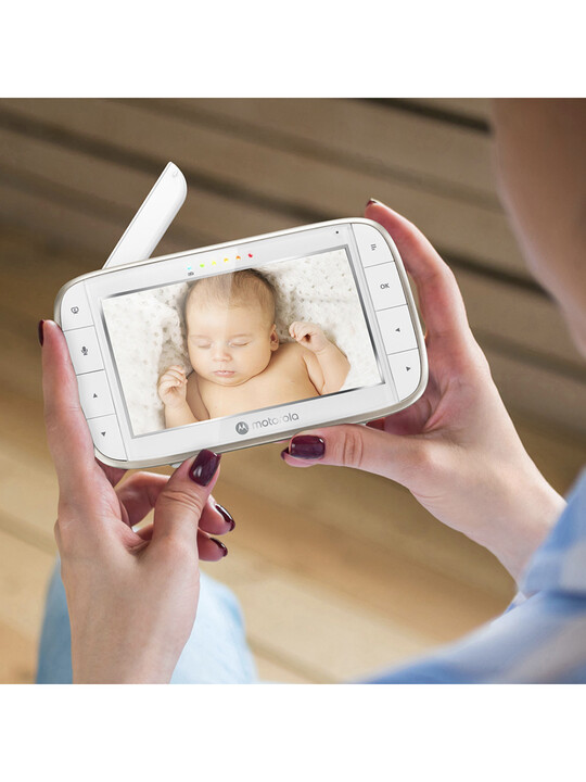 Motorola 5.0" Portable Video Baby Monitor image number 4