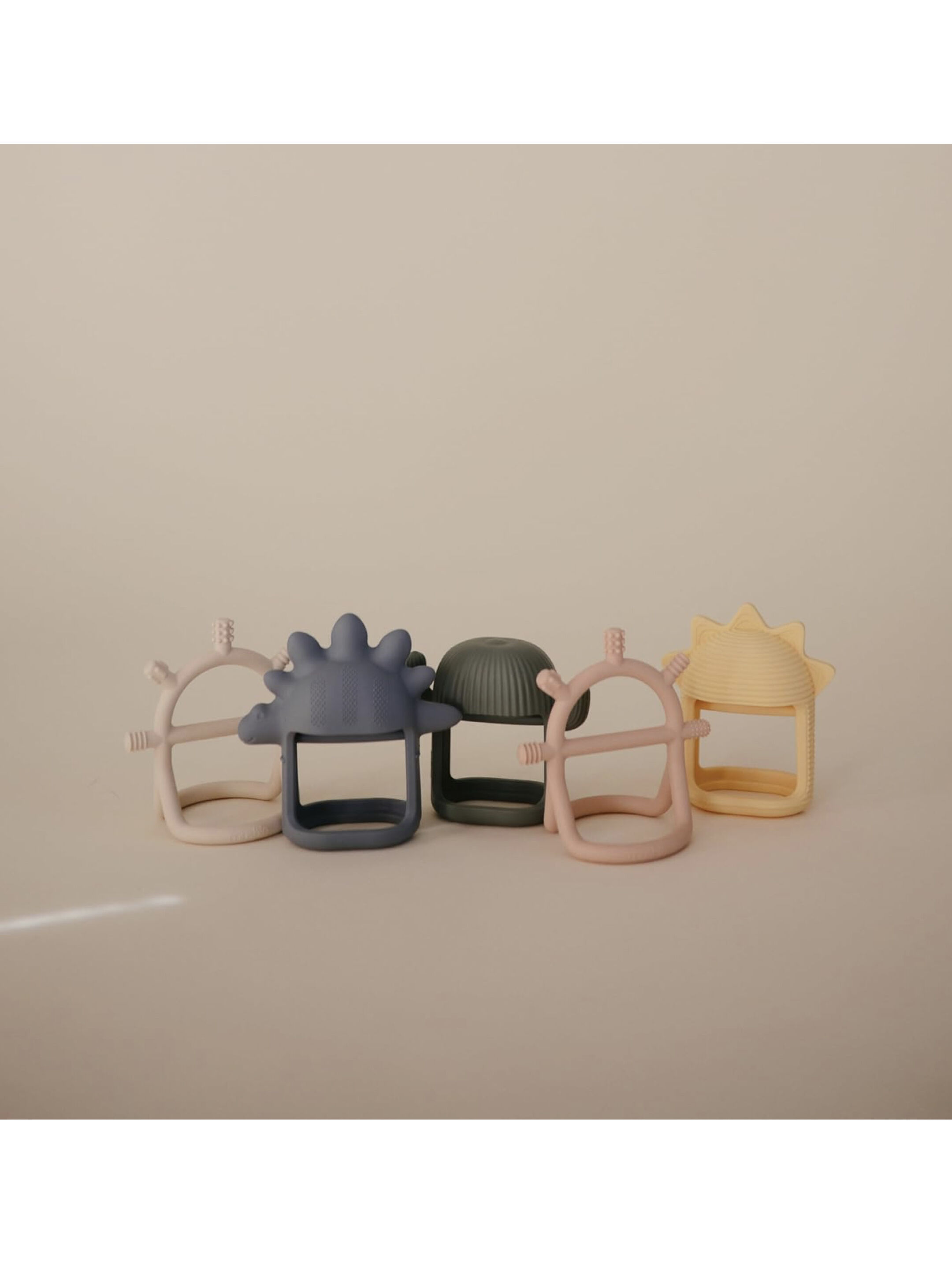 Mushie&nbsp;​​No-Drop Sensory Teether​&nbsp;(Shifting Sand) image number 4