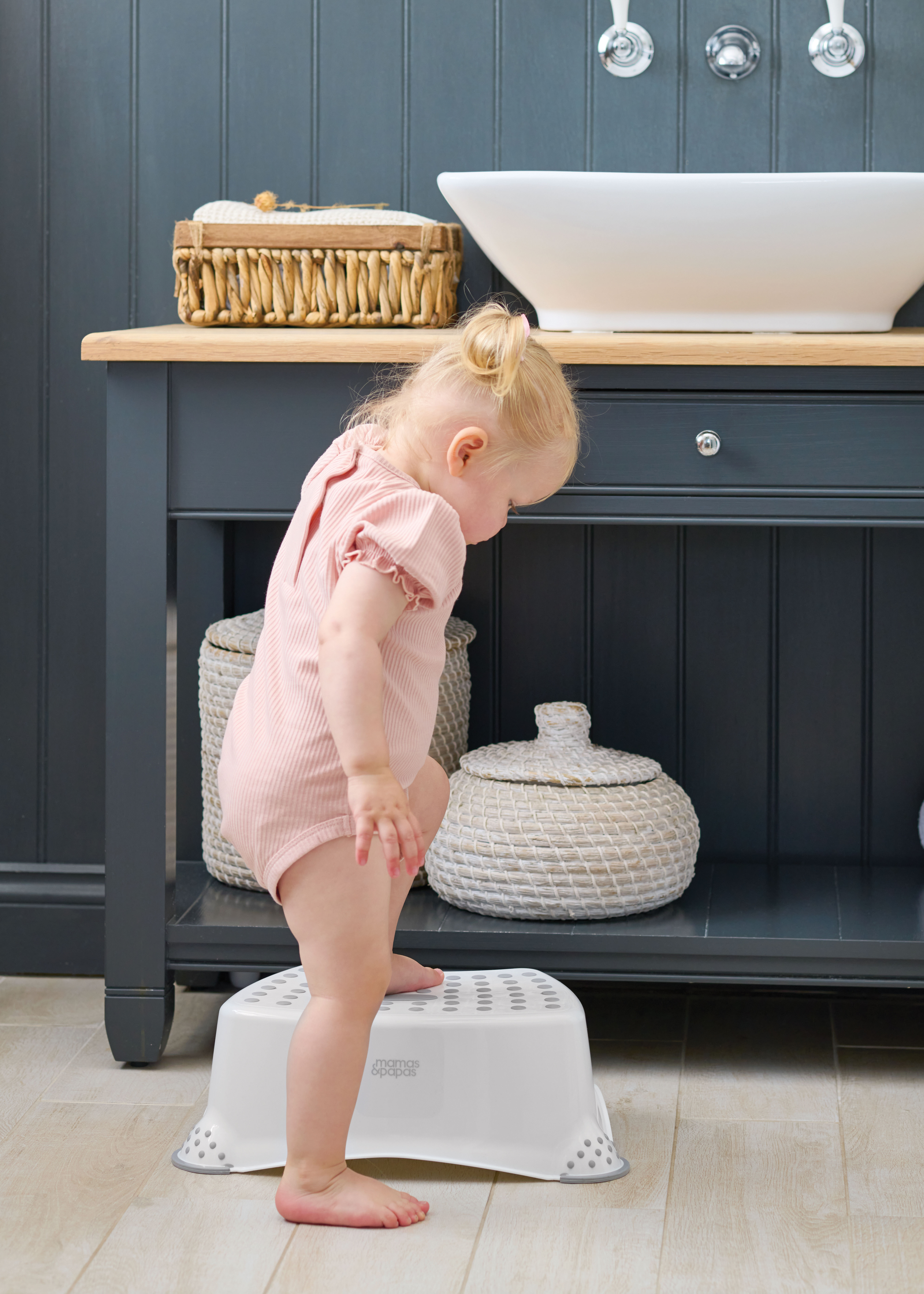 Anti Slip Step Up Stool &ndash; Pebble Grey image number 3