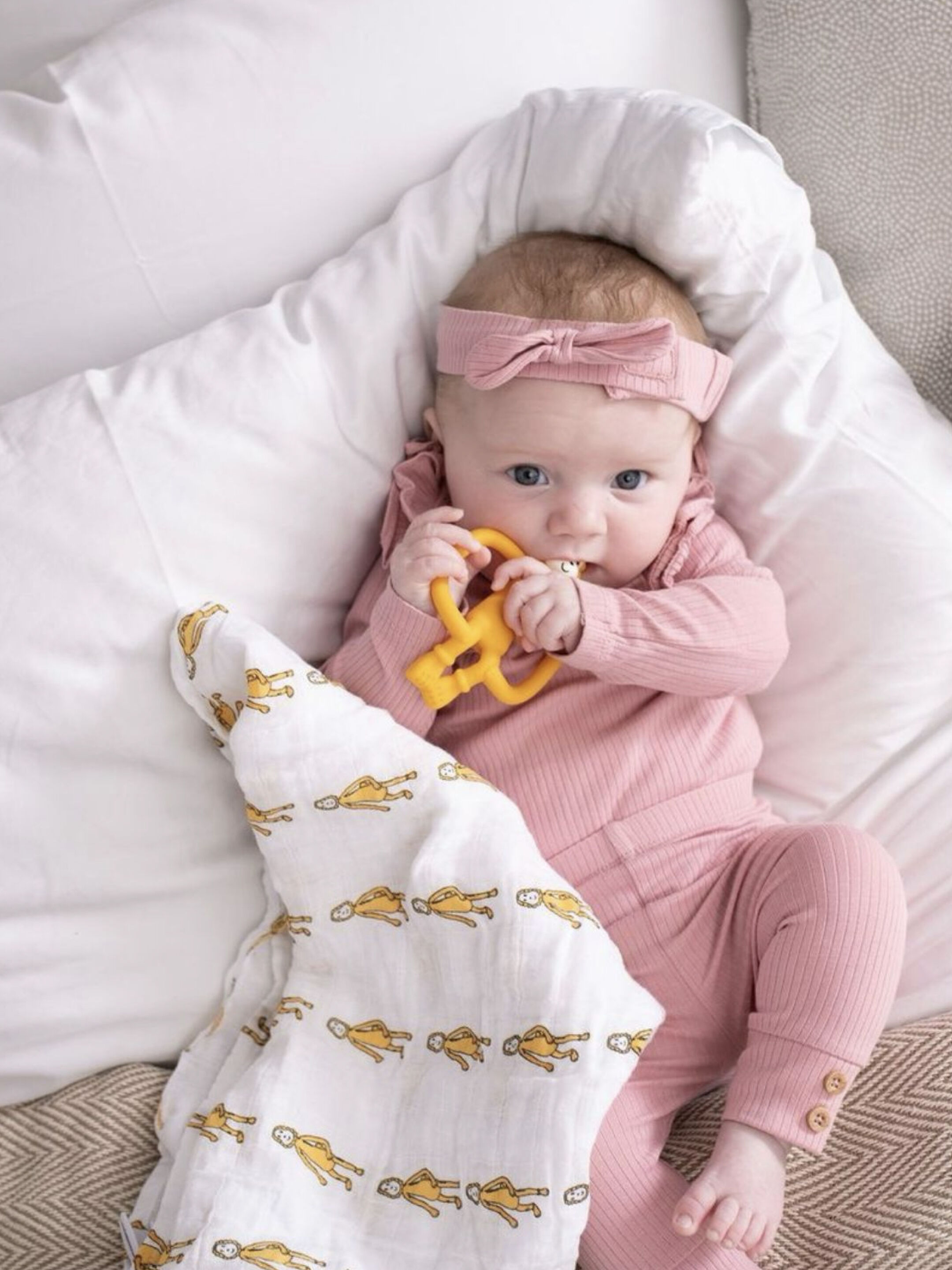 Matchstick Monkey Animal Teether & Muslin Gift Set - Giraffe image number 5