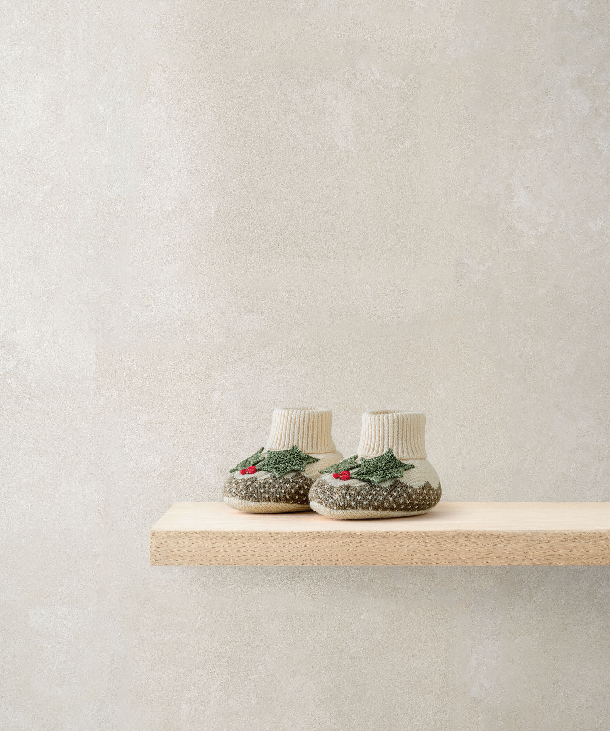 Christmas Pudding Booties image number 1