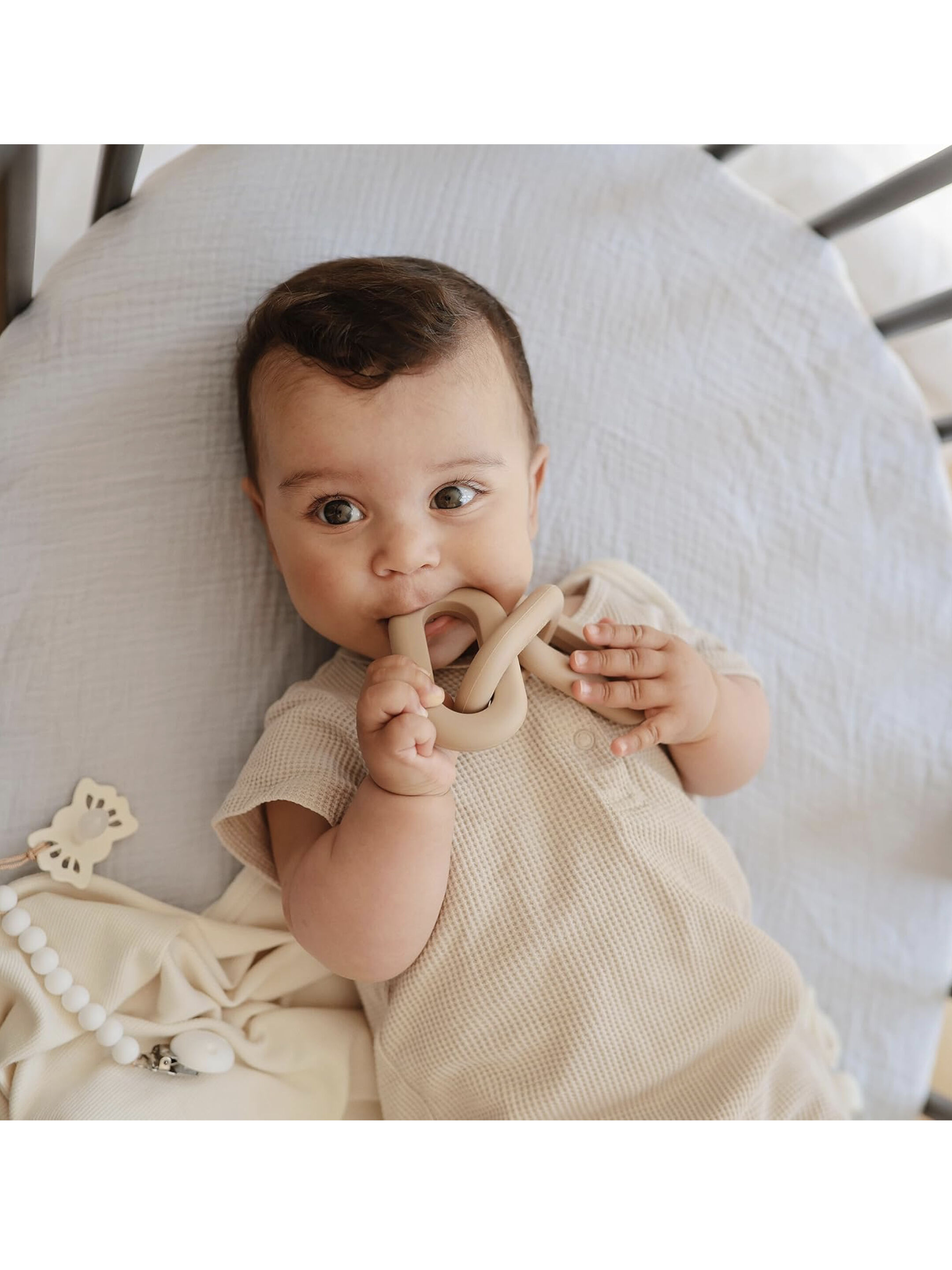 Mushie Links Teether (Shifting sand) image number 6