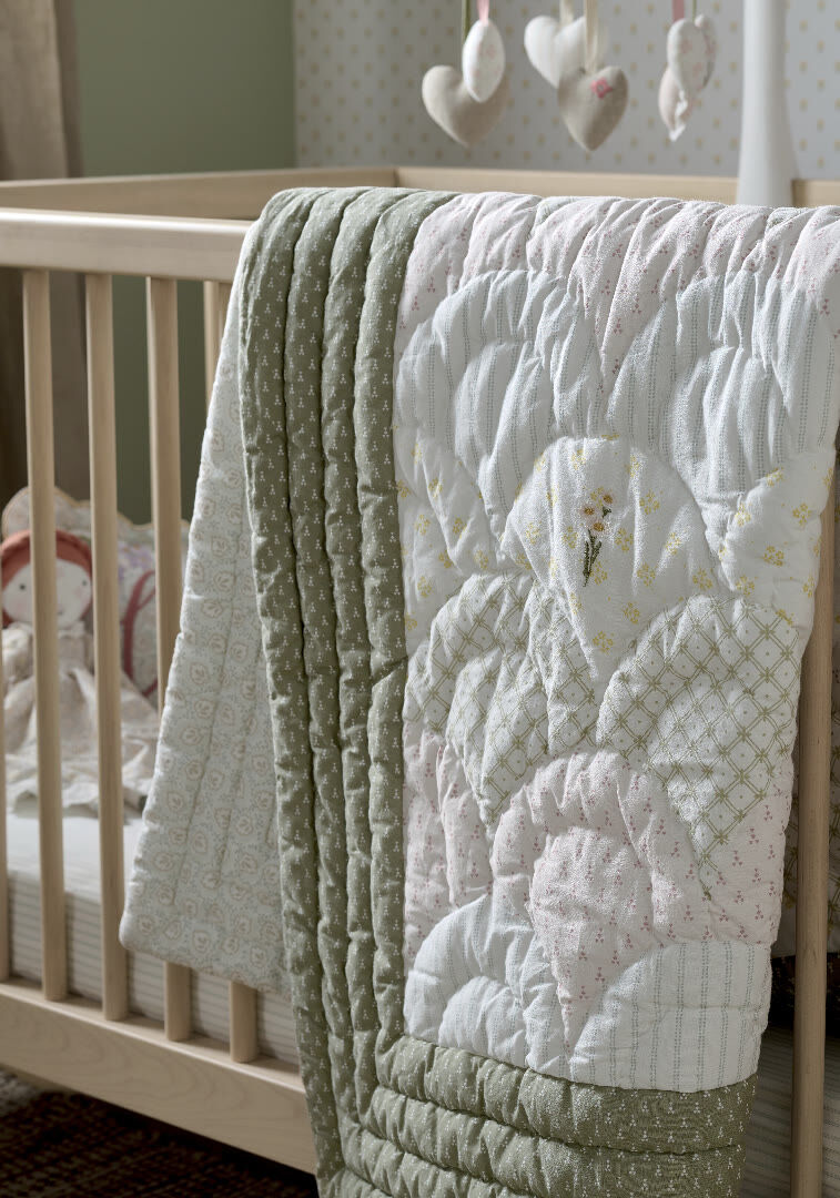 Laura Ashley - Quilt image number 5