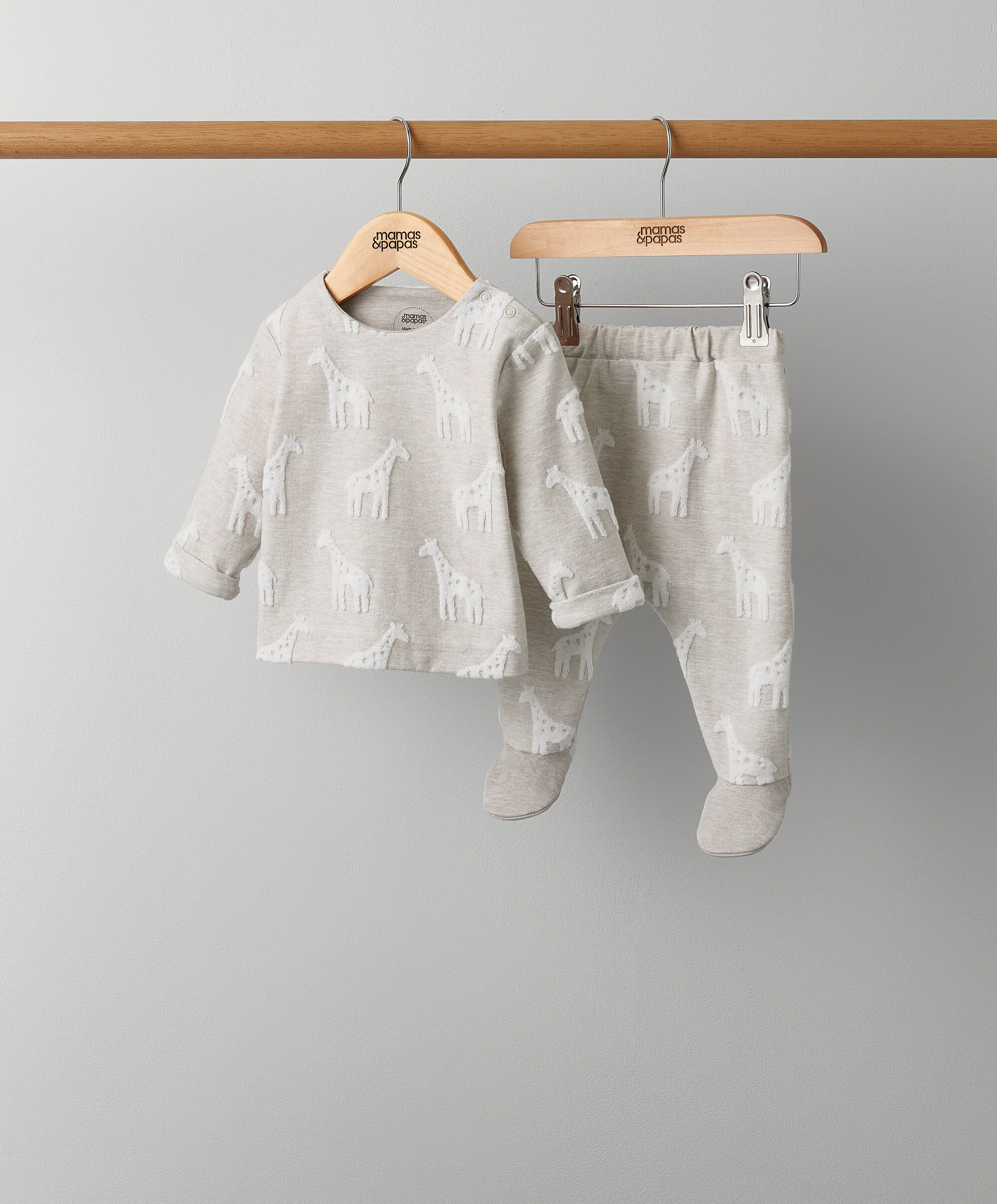 2 Piece Giraffe Textured Set image number 1