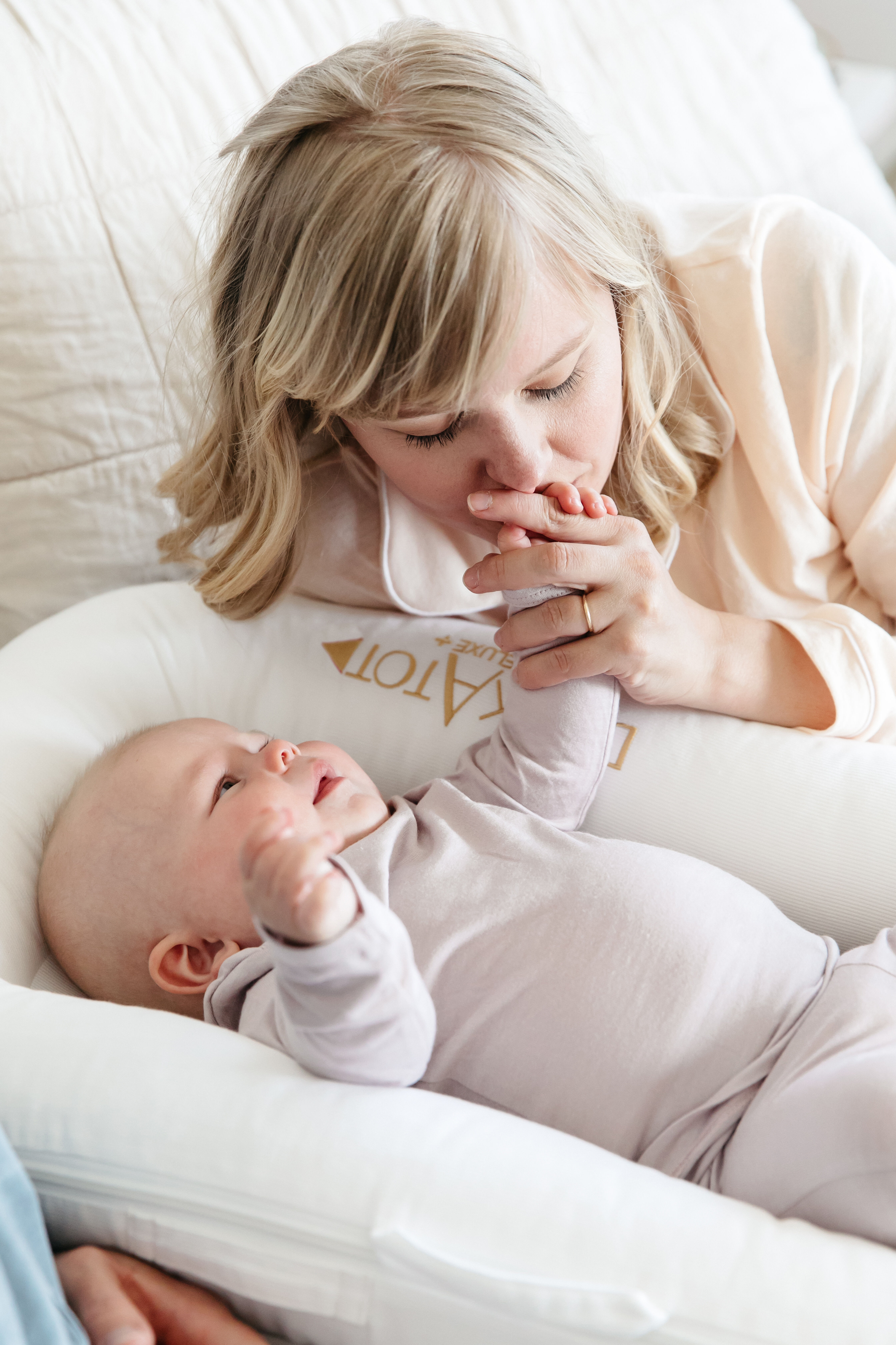 DockATot Deluxe+ Cover - Pristine White image number 3