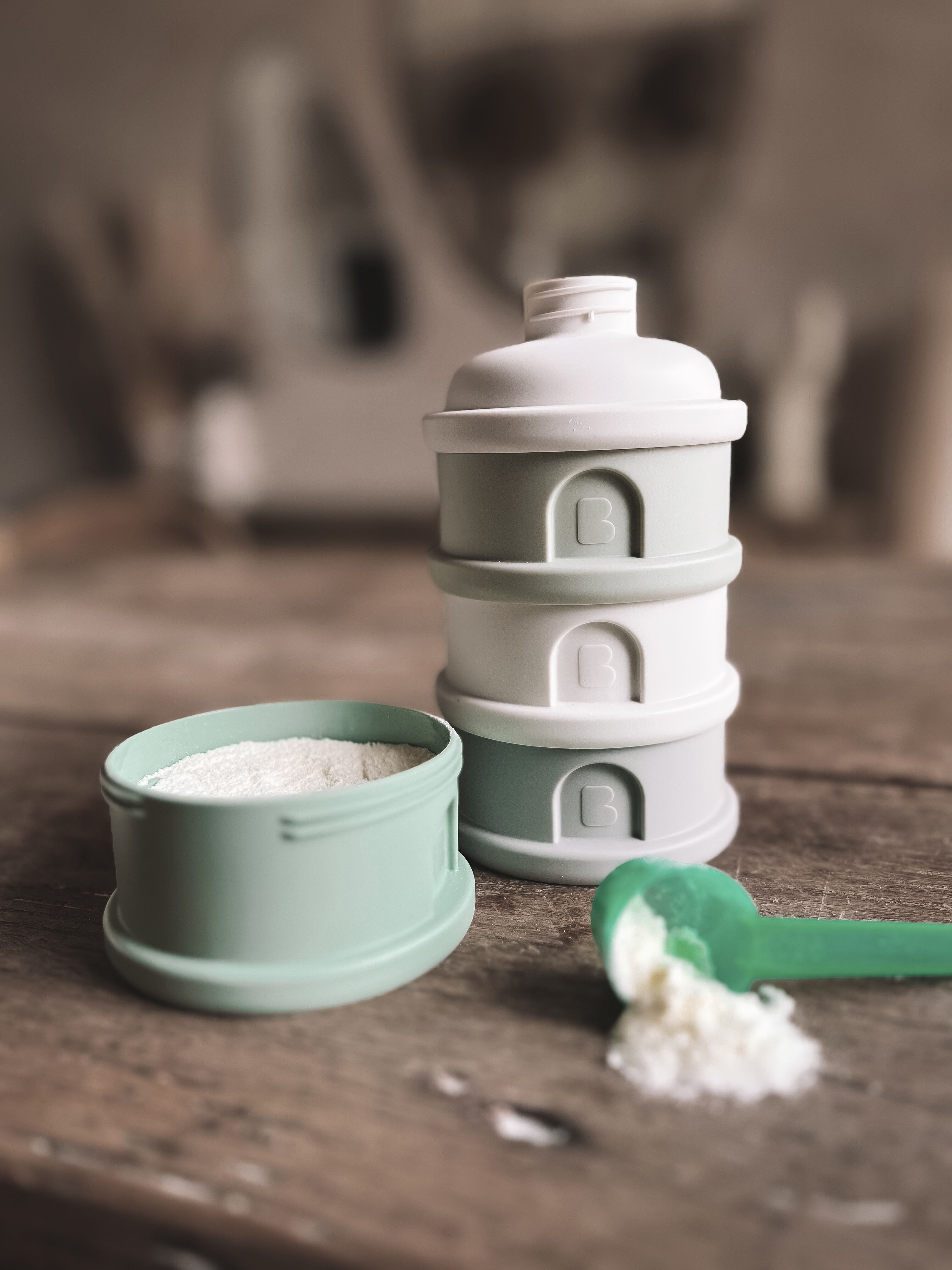 Beaba Formula Milk Container 4 Compartments Cotton white Sage green image number 6