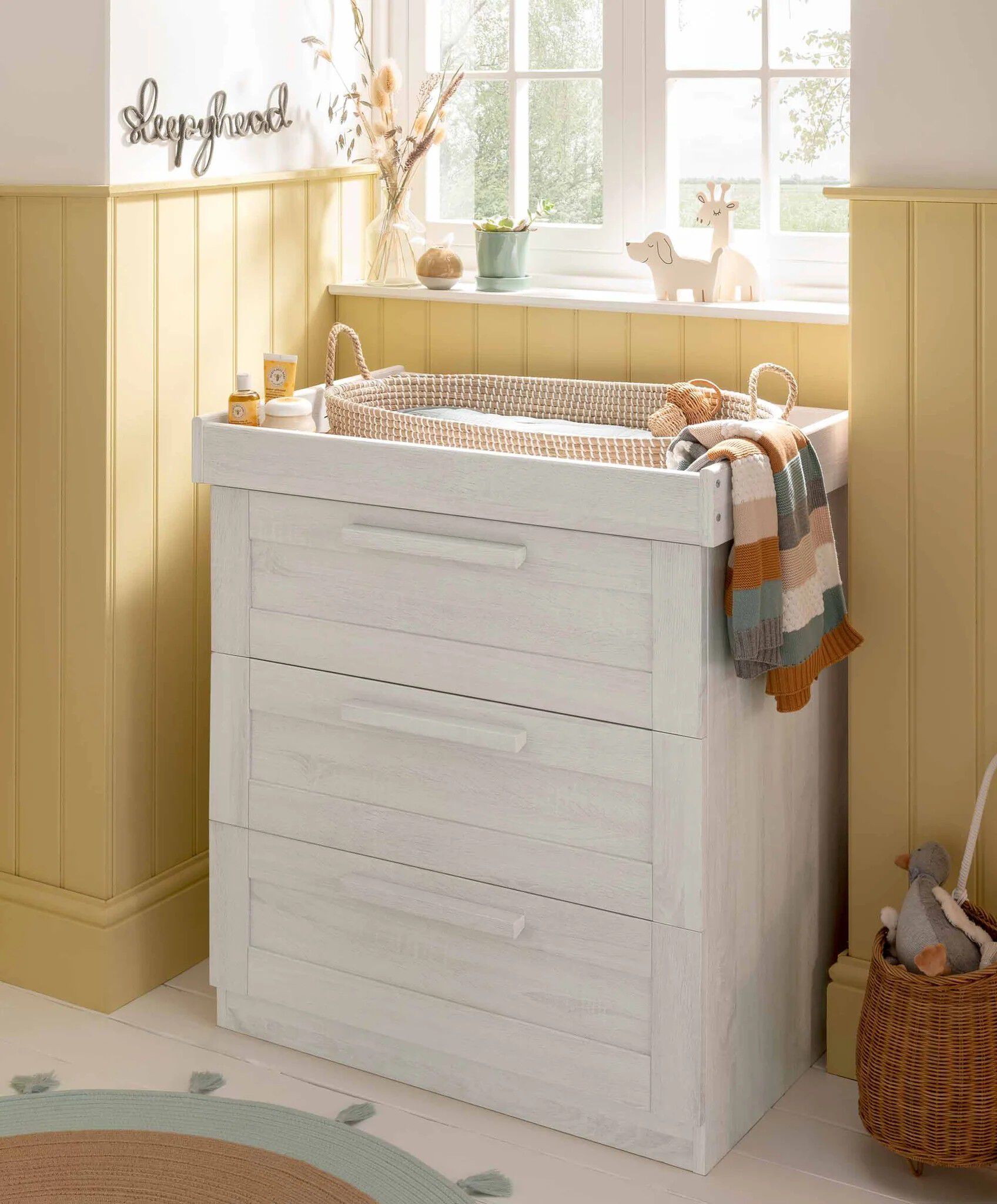 Atlas 3 Piece Cotbed Set with Dresser Changer and Wardrobe- White image number 4