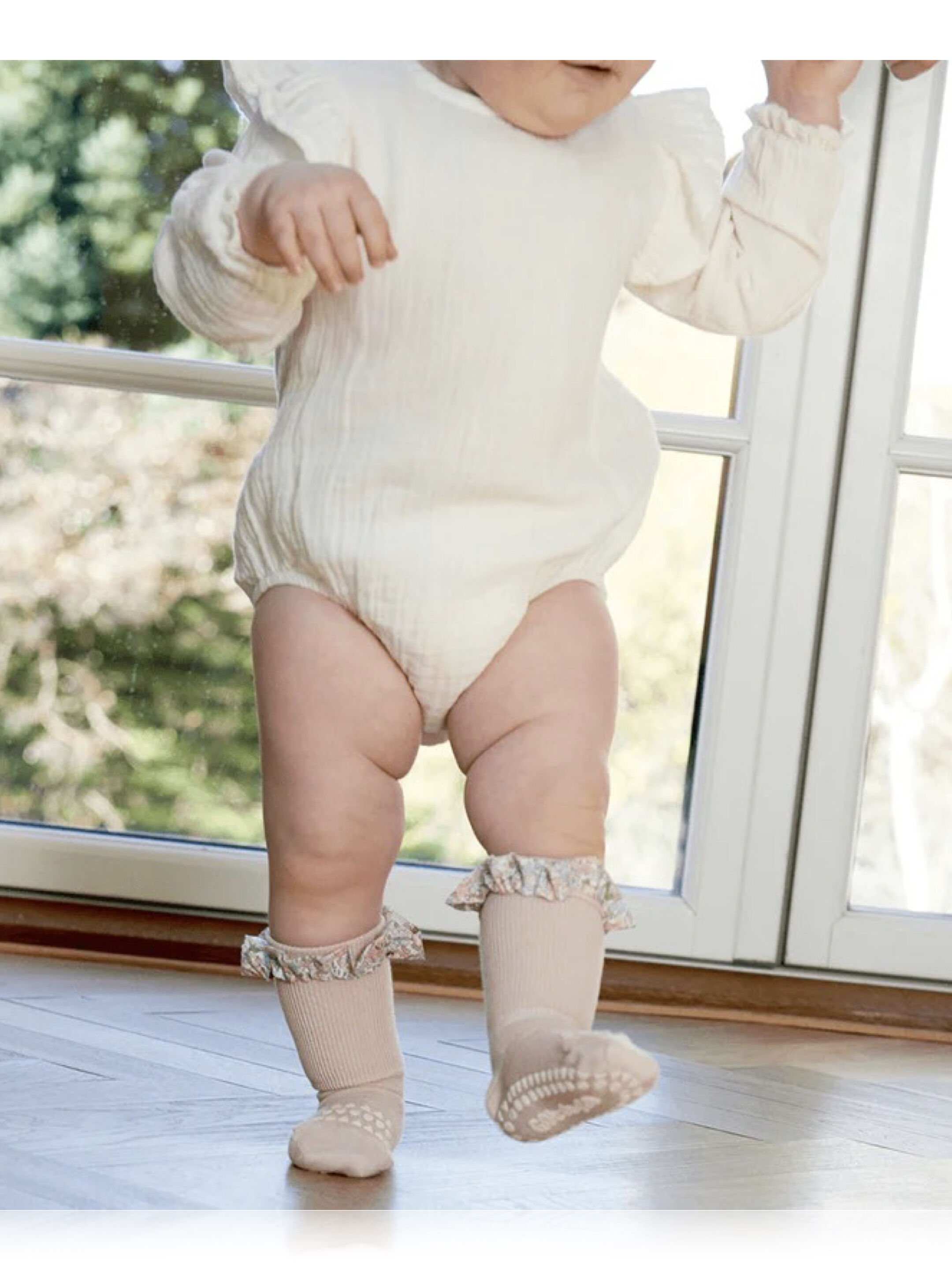 Non-slip Socks Bamboo - Soft Pink with Liberty Ruffle image number 1