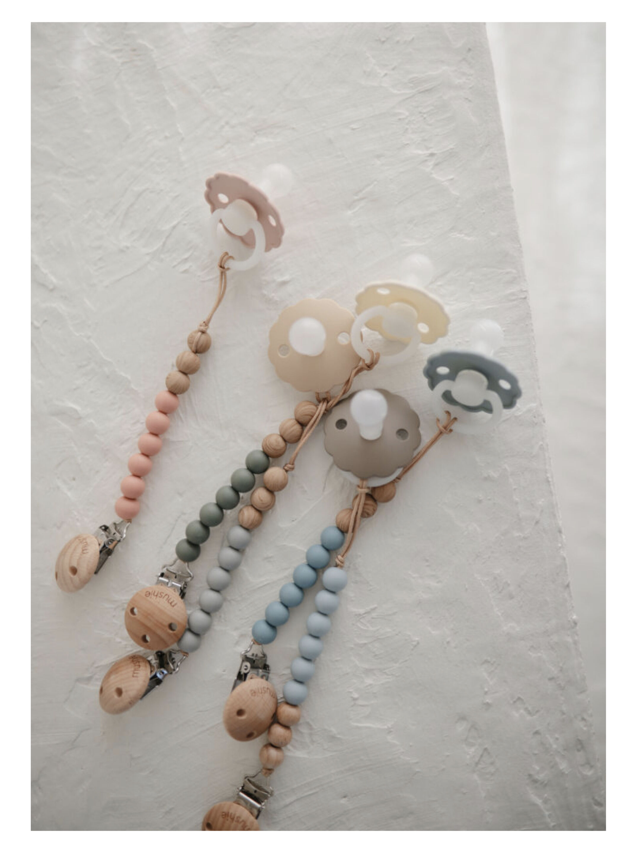 Mushie Pacifier Clips Halo Powder image number 2
