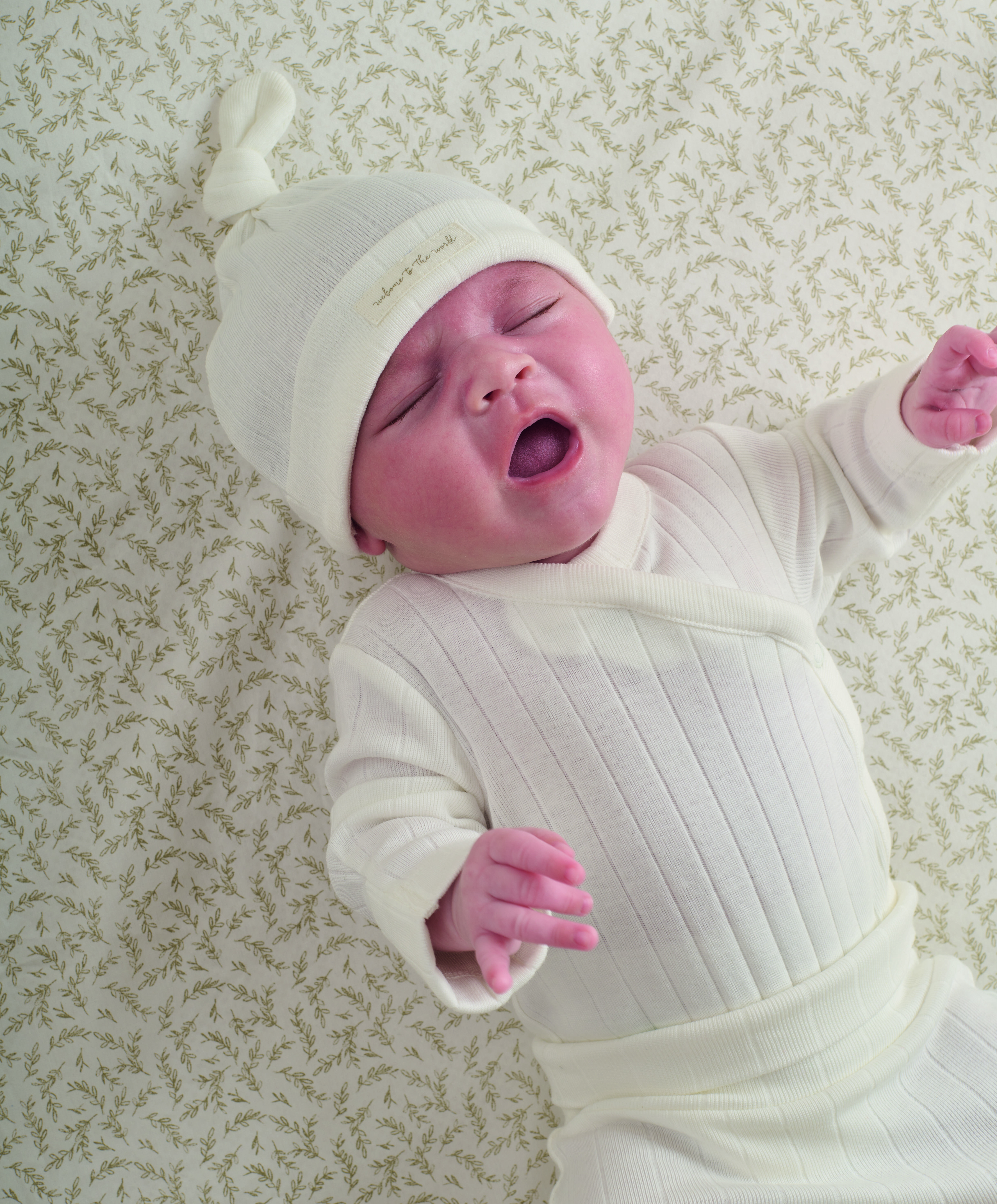 4 piece Newborn Starter Set image number 4