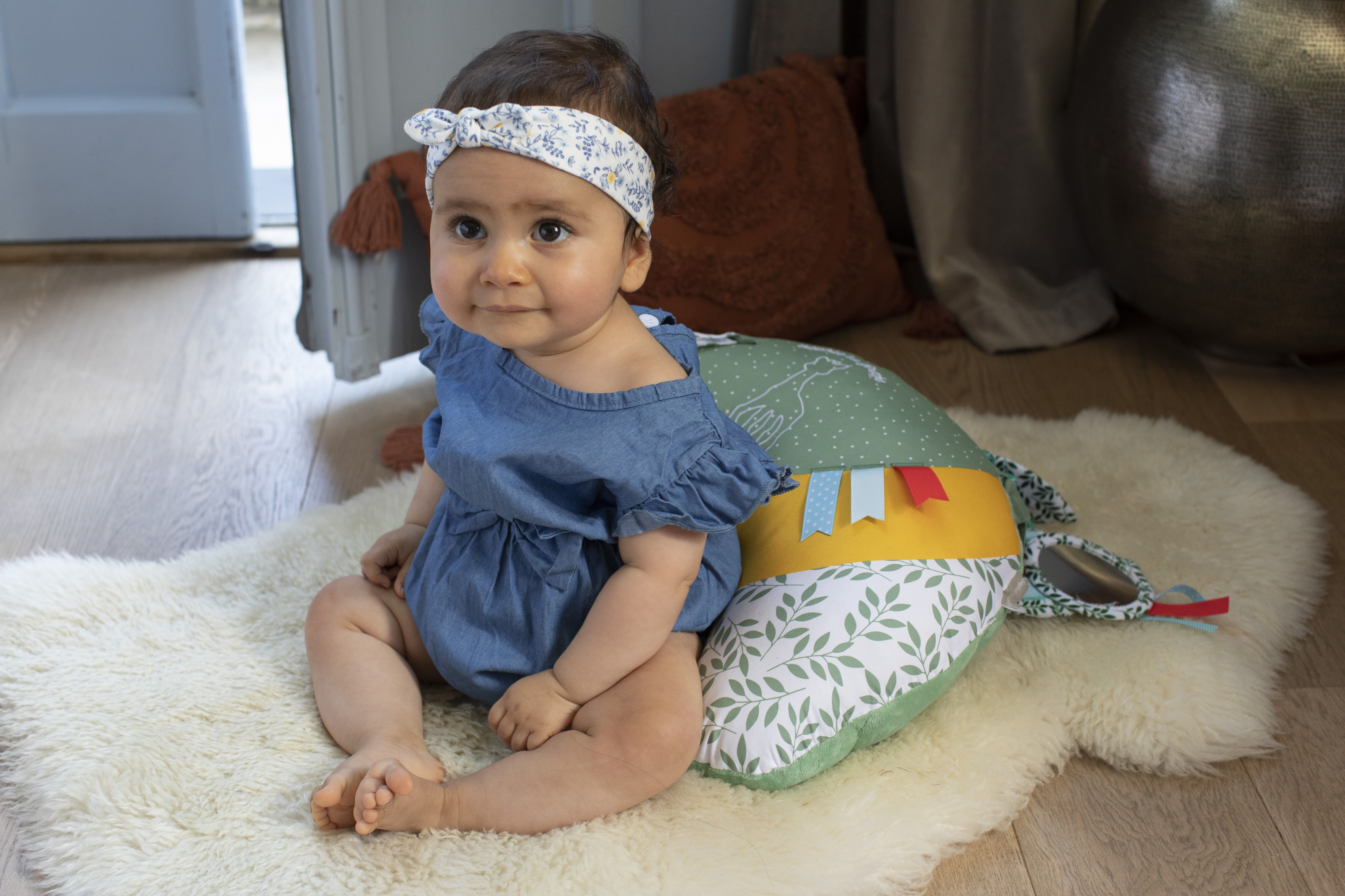 Sophie La Girafe Cosy Play Cushion image number 5