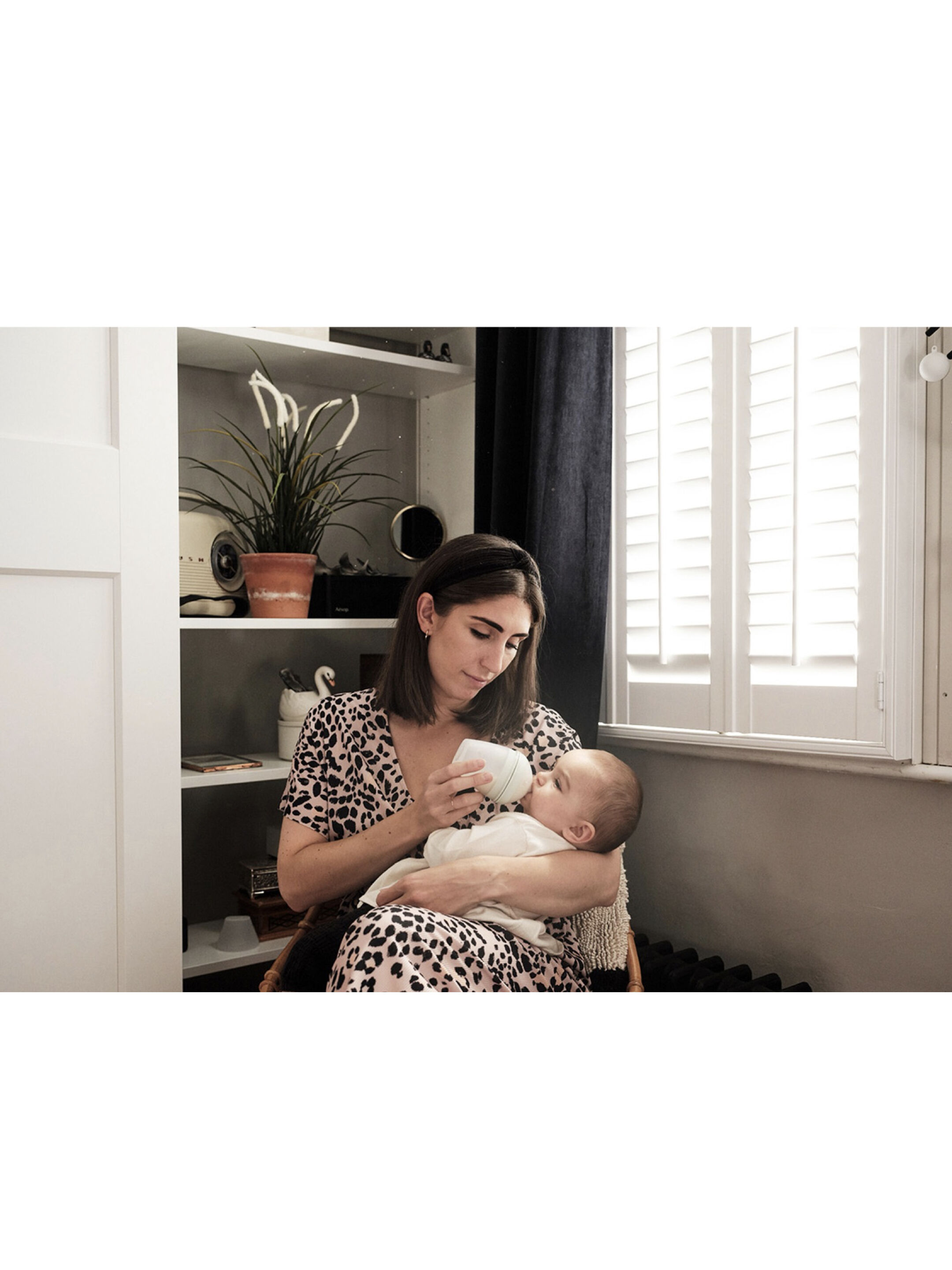 BORRN Silicone BPA Free, Non Toxic Feeding Bottle | 240ml image number 3