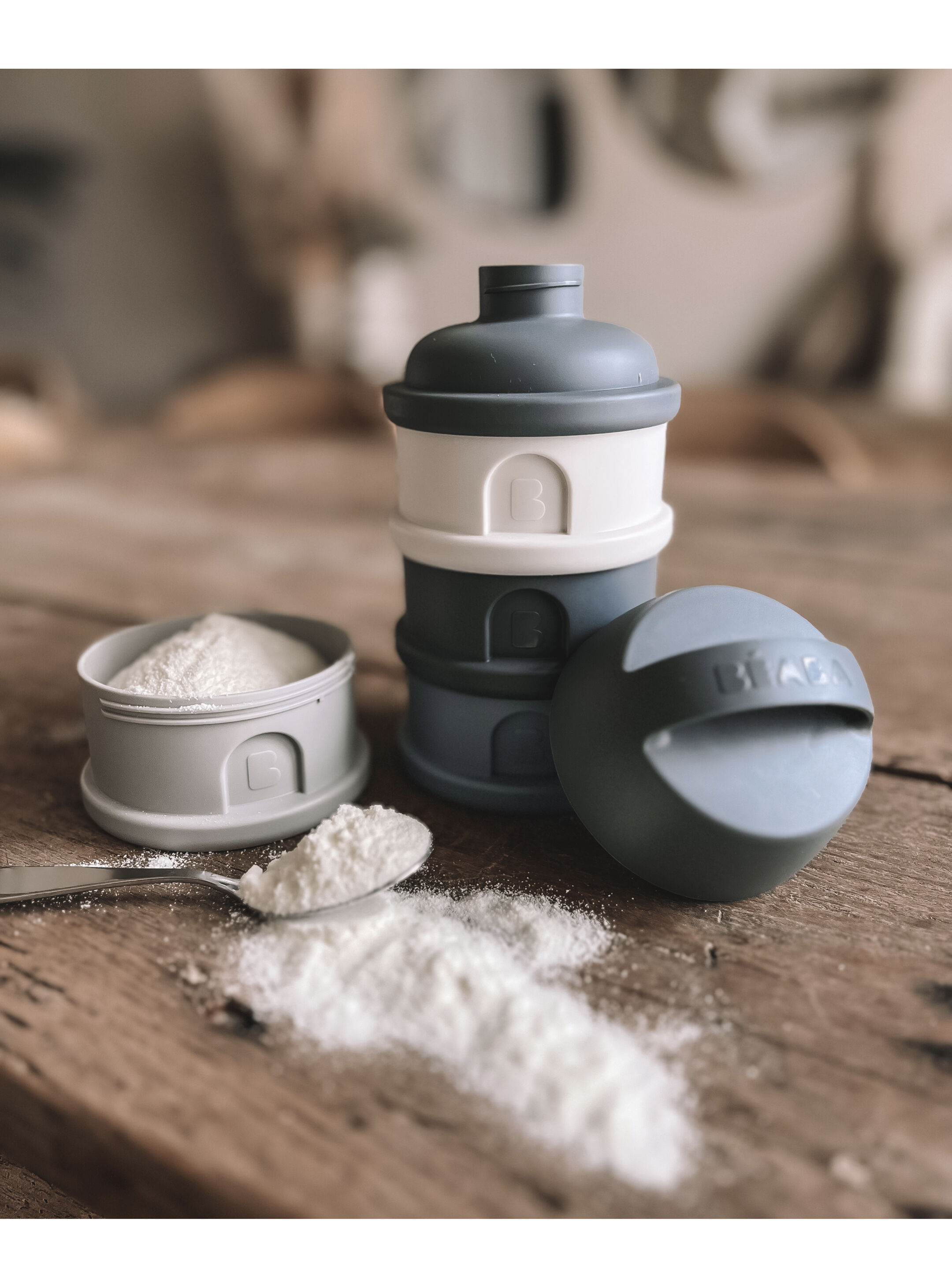 Beaba Formula Milk Container with 4 Compartments - Mineral Grey/Blue image number 3