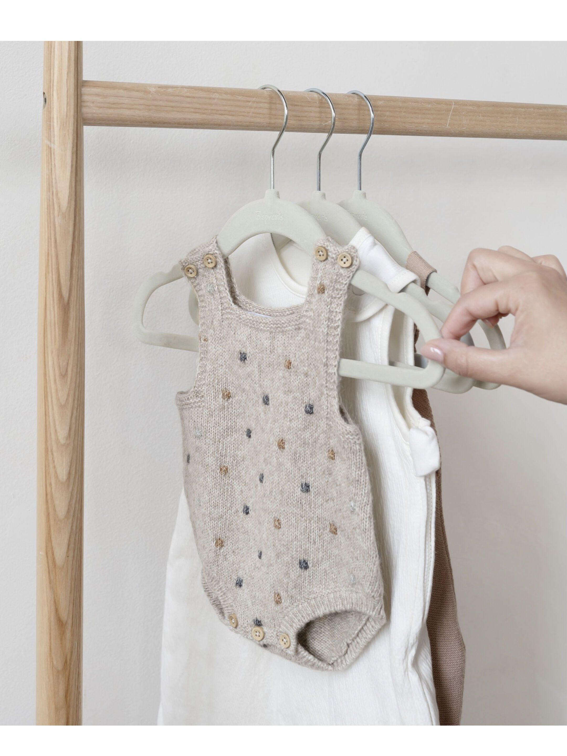 3 Sprouts Velvet Hanger - Green (Set of 15) image number 2