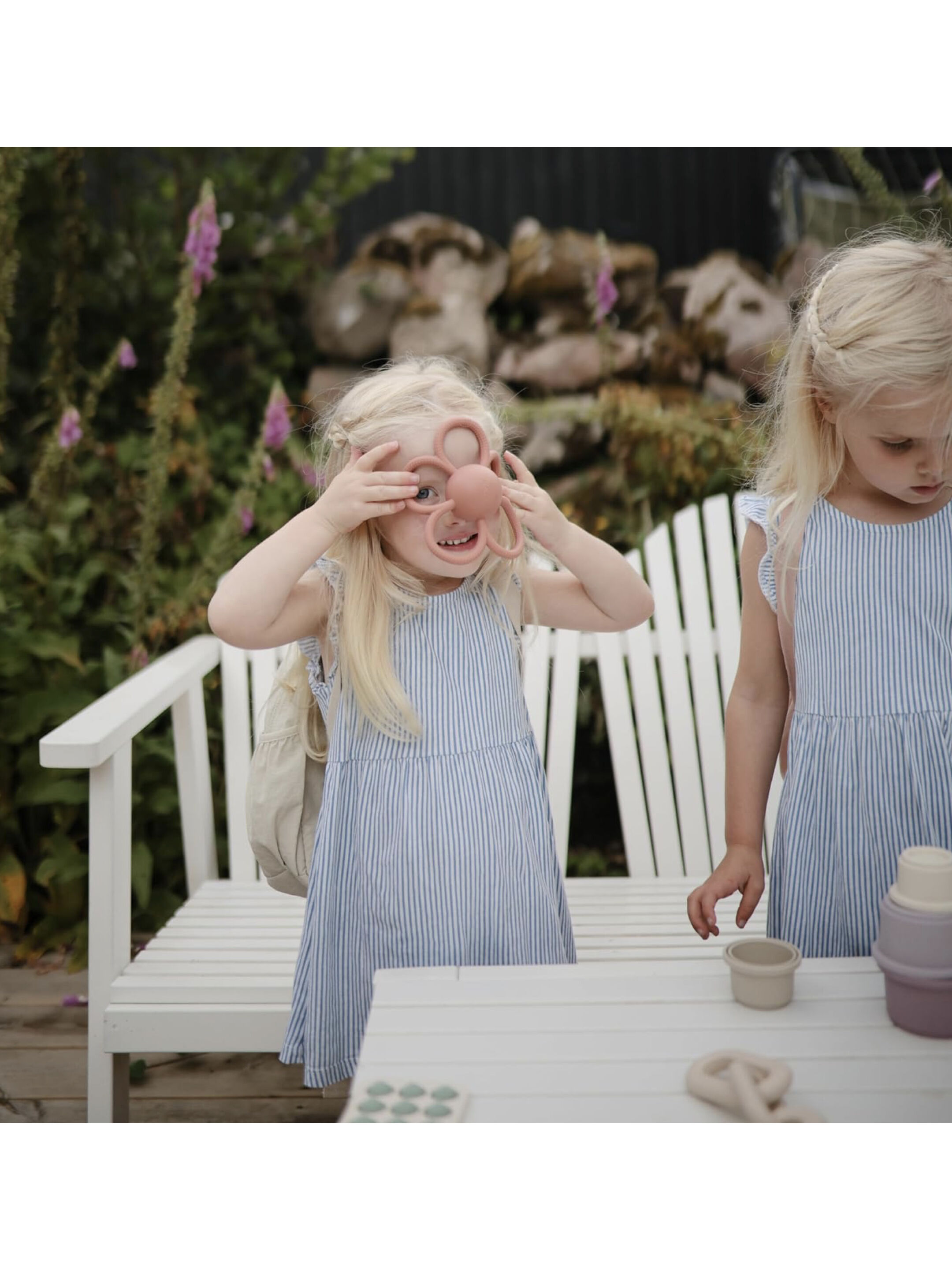 Mushie Daisy Rattle Teether (Dusty Rose) image number 5