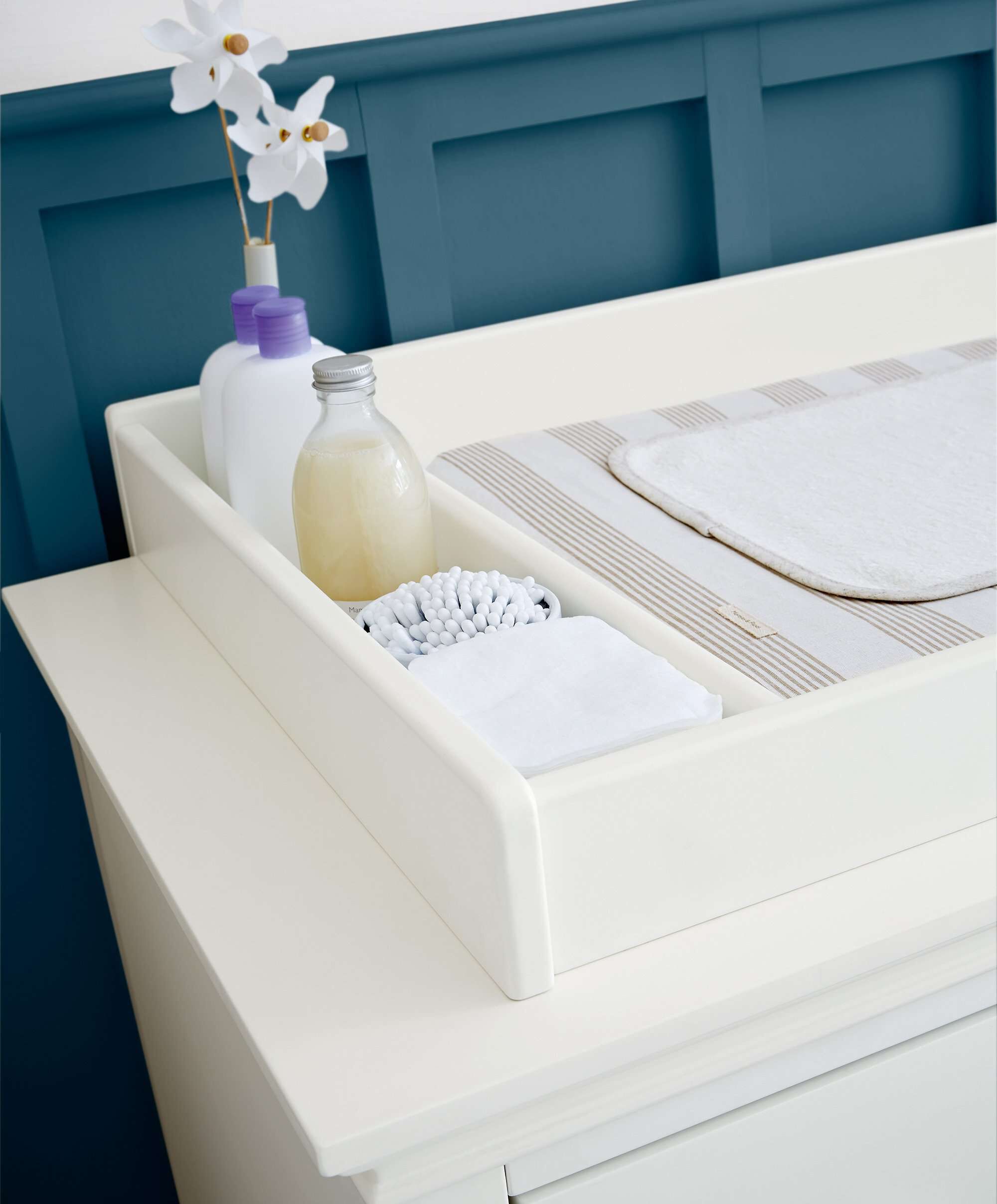 Oxford Wooden 6 Drawer Dresser & Baby Changing Unit - White image number 4