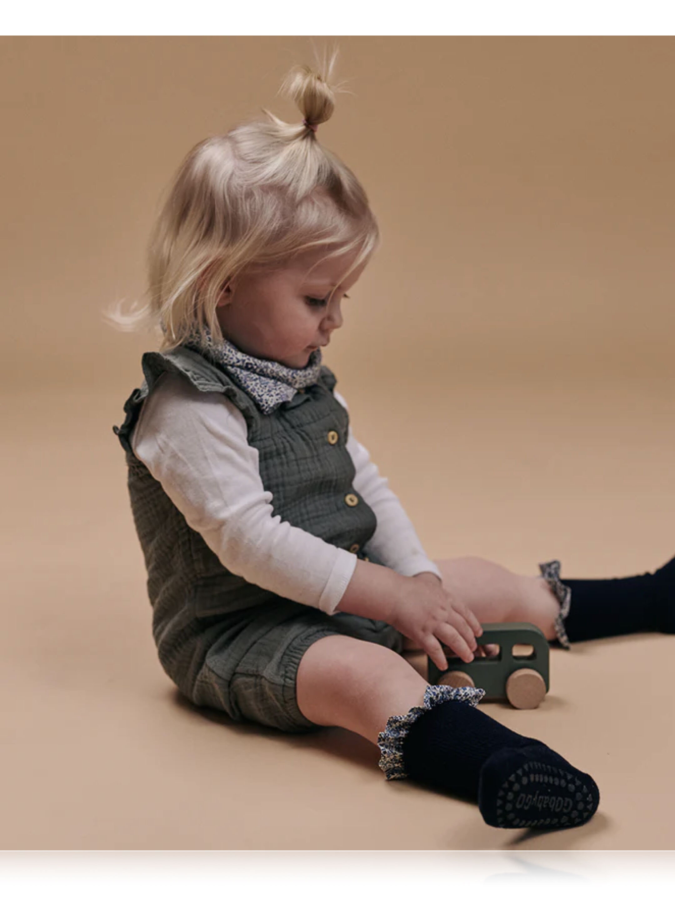 Non-slip Socks Bamboo - Dark Blue with Liberty Ruffle image number 1