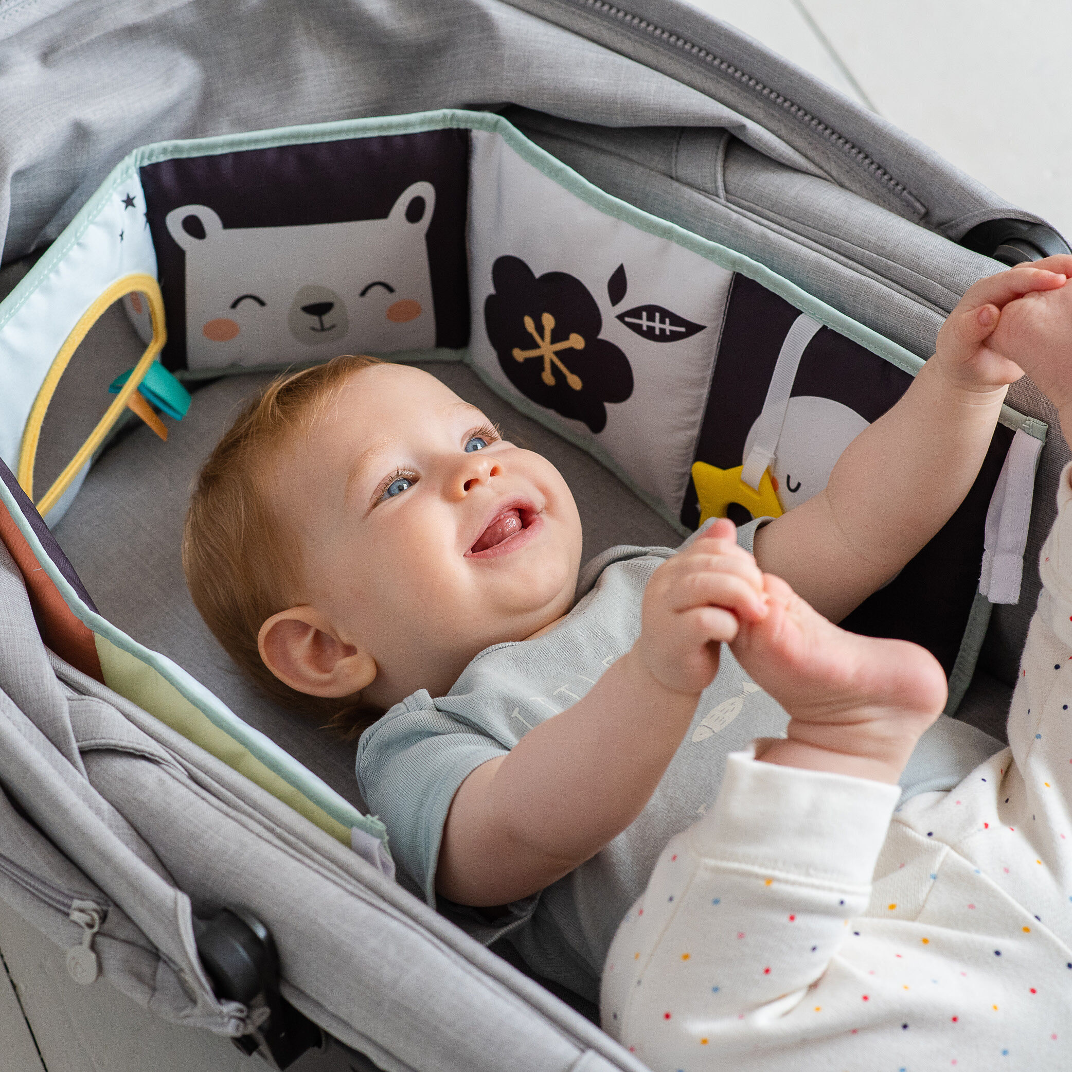 Taf Toys North Pole Activity Book image number 4