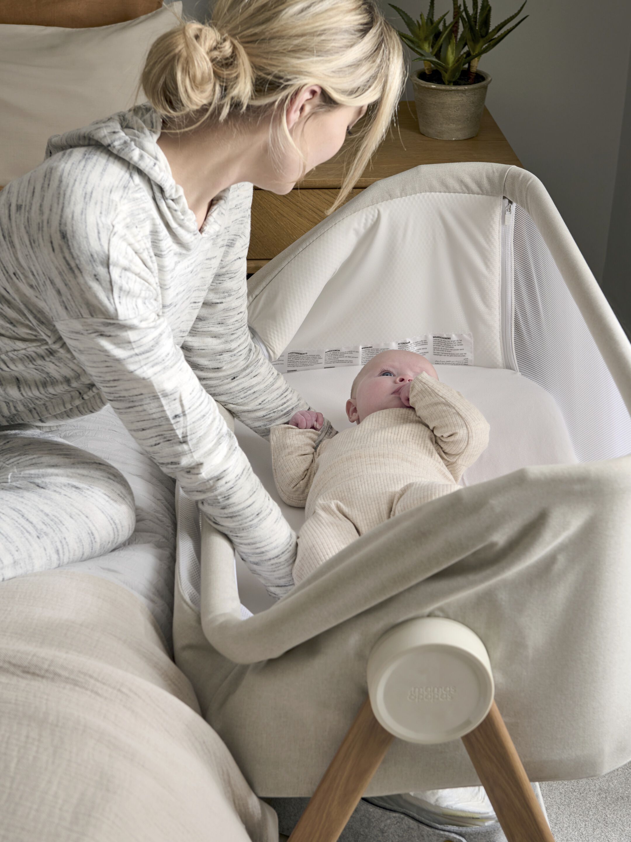 Lua Bedside Crib Bundle &ndash; Beige with Crib Sheets, Muslin Blanket, Dreampod & Elephant Soft Toy image number 5