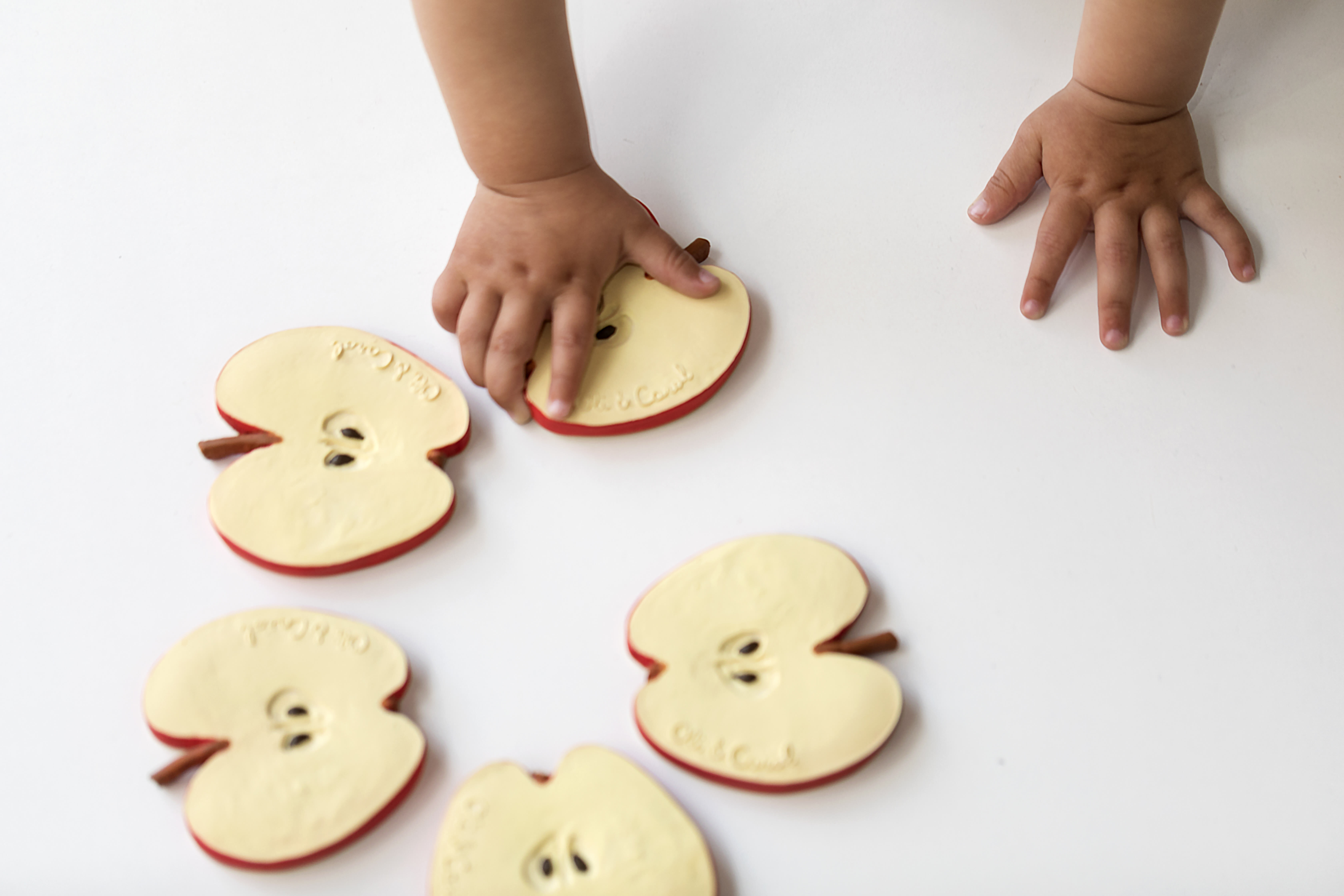 Oli & Carol Pepita The Apple image number 4