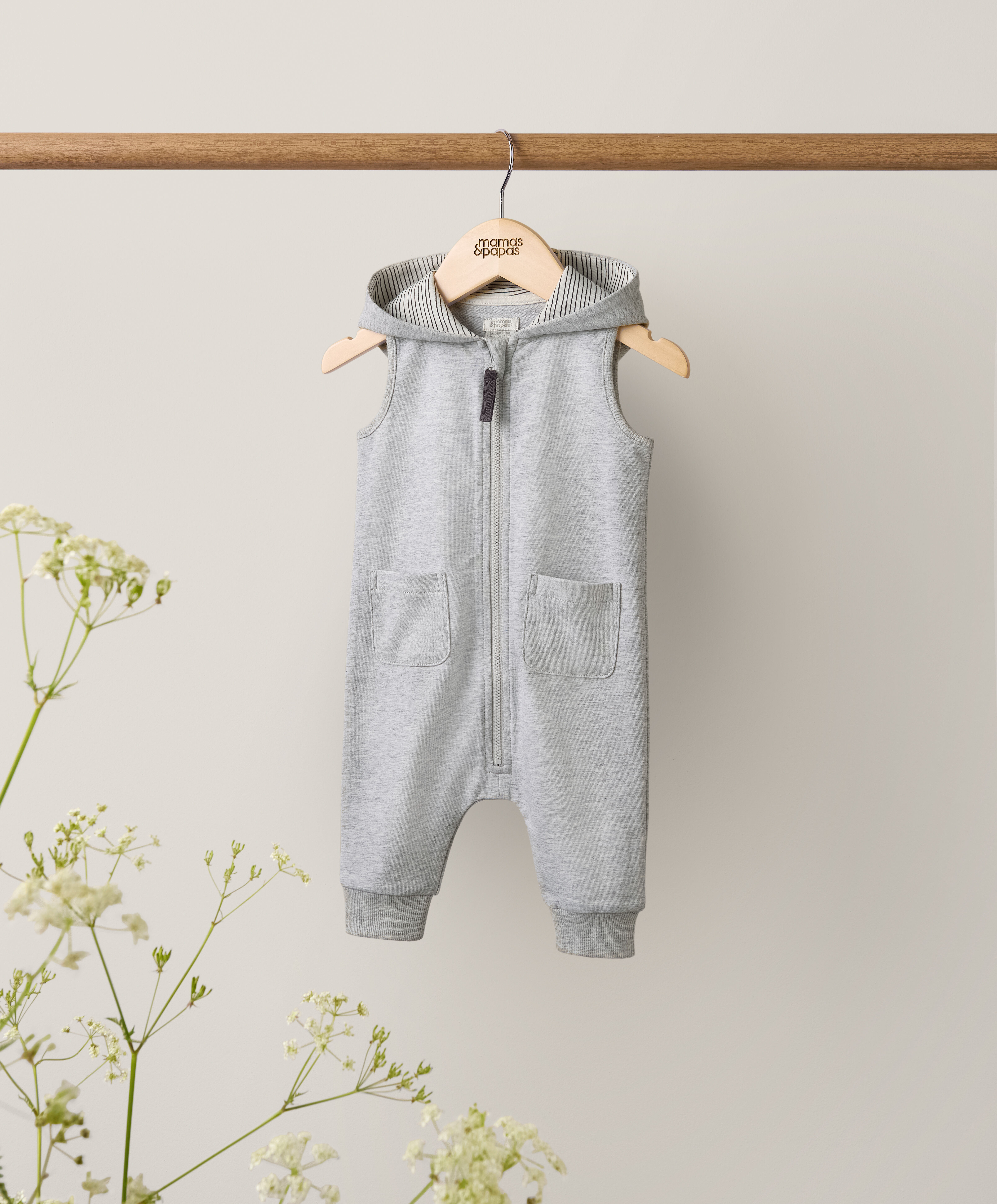 Hooded Sleeve Less Romper image number 3