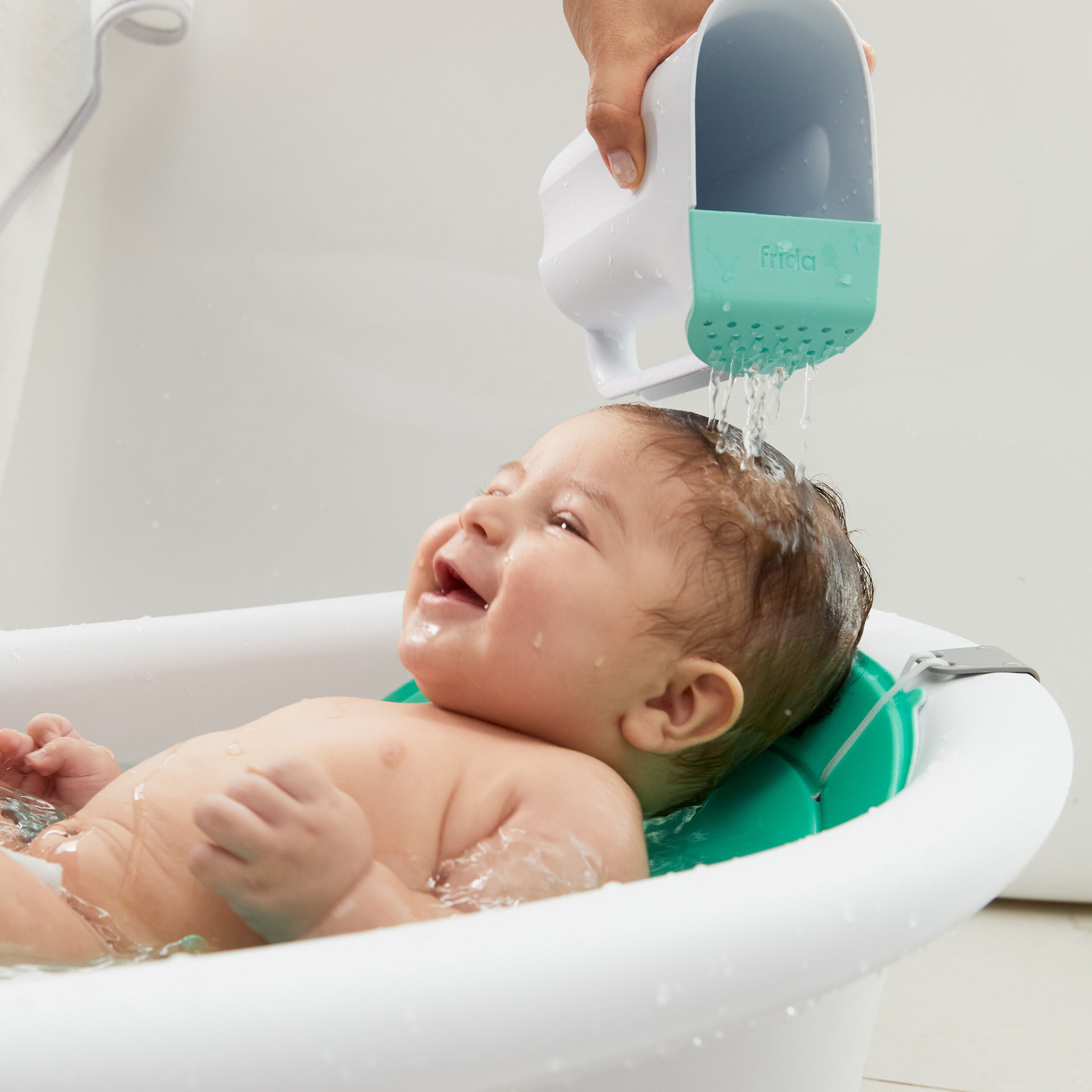 Frida Control the Flow Bath Rinser image number 3