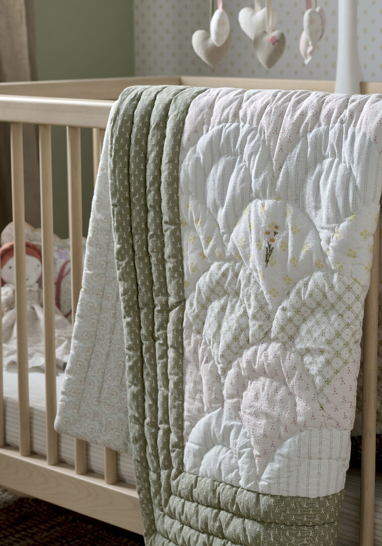 Laura Ashley - Quilt image number 5